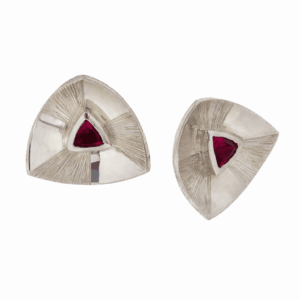 Driehoekige Oorstekers Zilver Rhodoliet Granaat