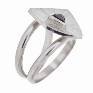 Zilveren Driehoekige Ring Rhodoliet Granaat