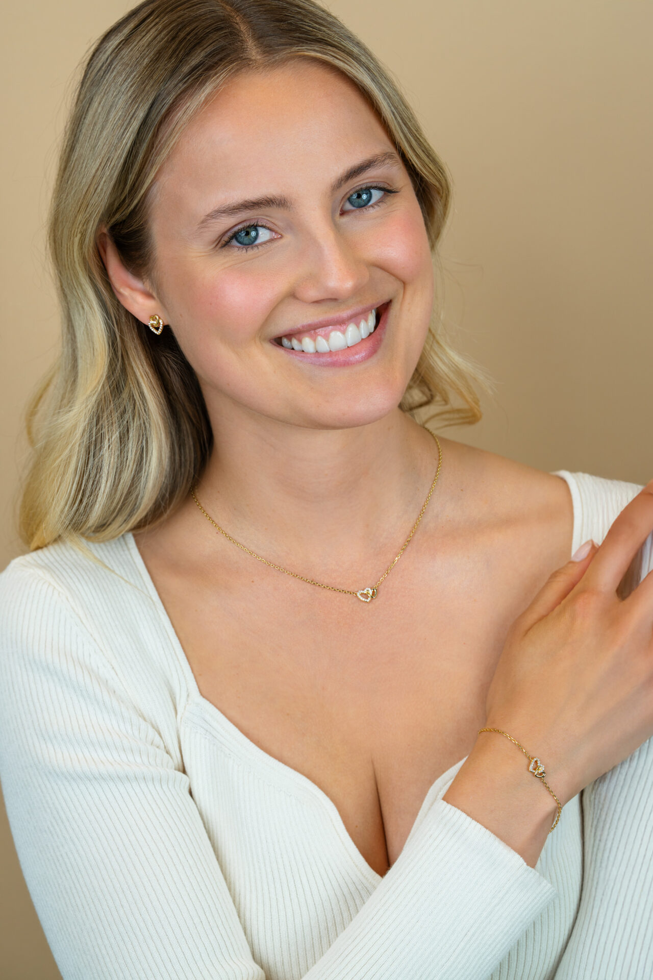 Zinzi zilveren armband geel verguld met verbonden hartjes