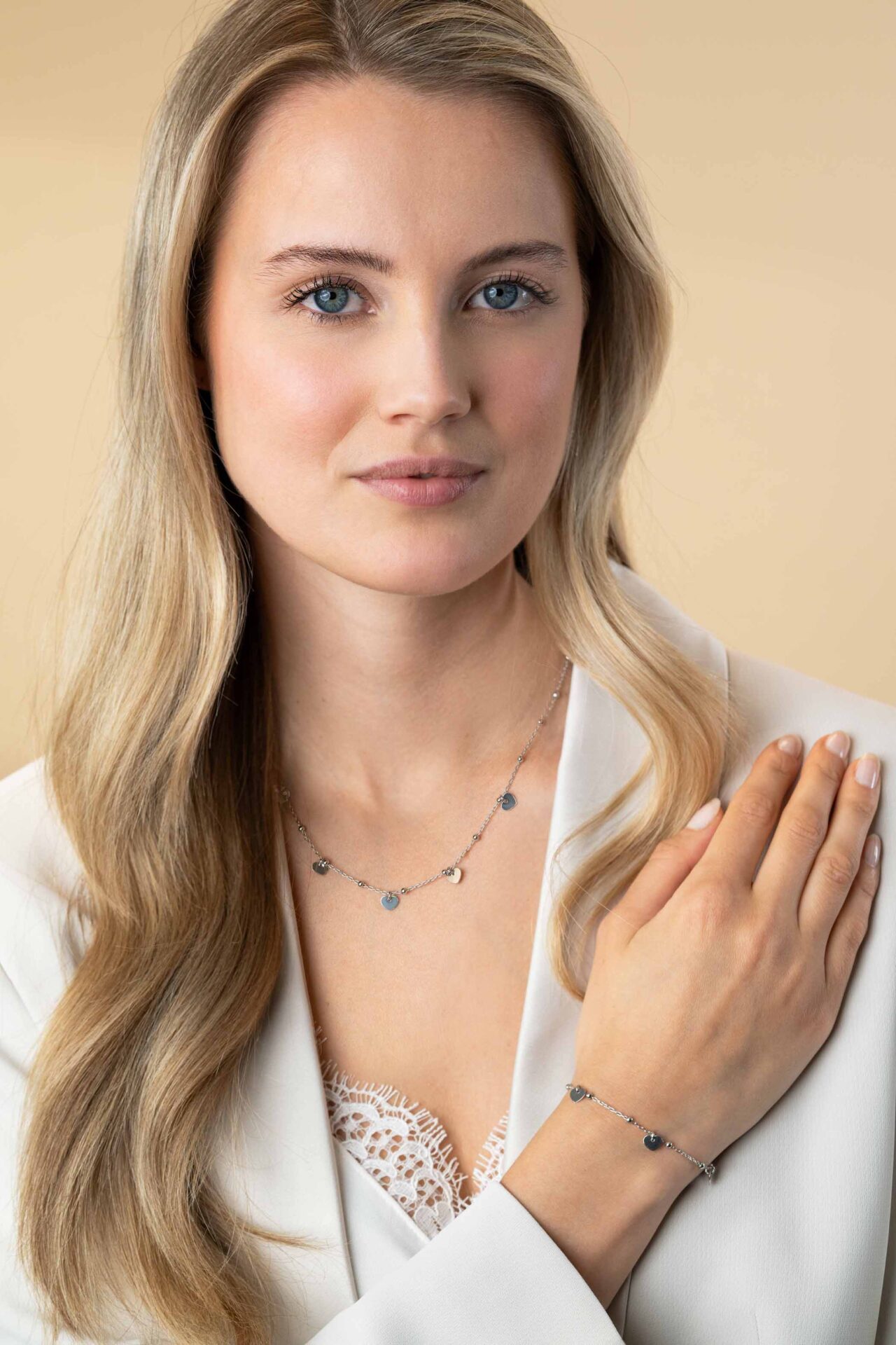 Zinzi zilveren ankerketting met kleine bolletjes en vijf gladde hartjes