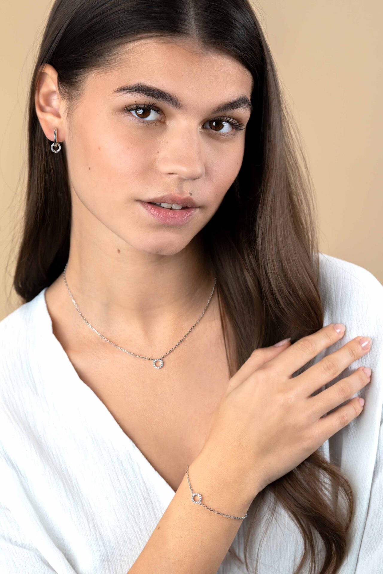 Zinzi zilveren ketting met open rondje bezet met witte zirconia’s