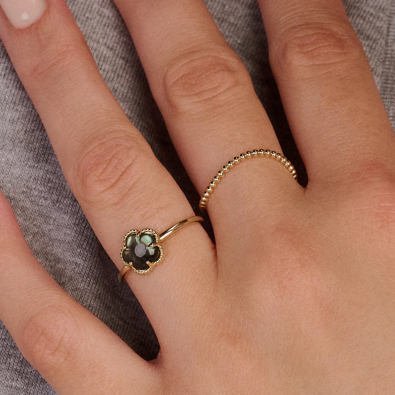 Ring bloem zwarte parelmoer