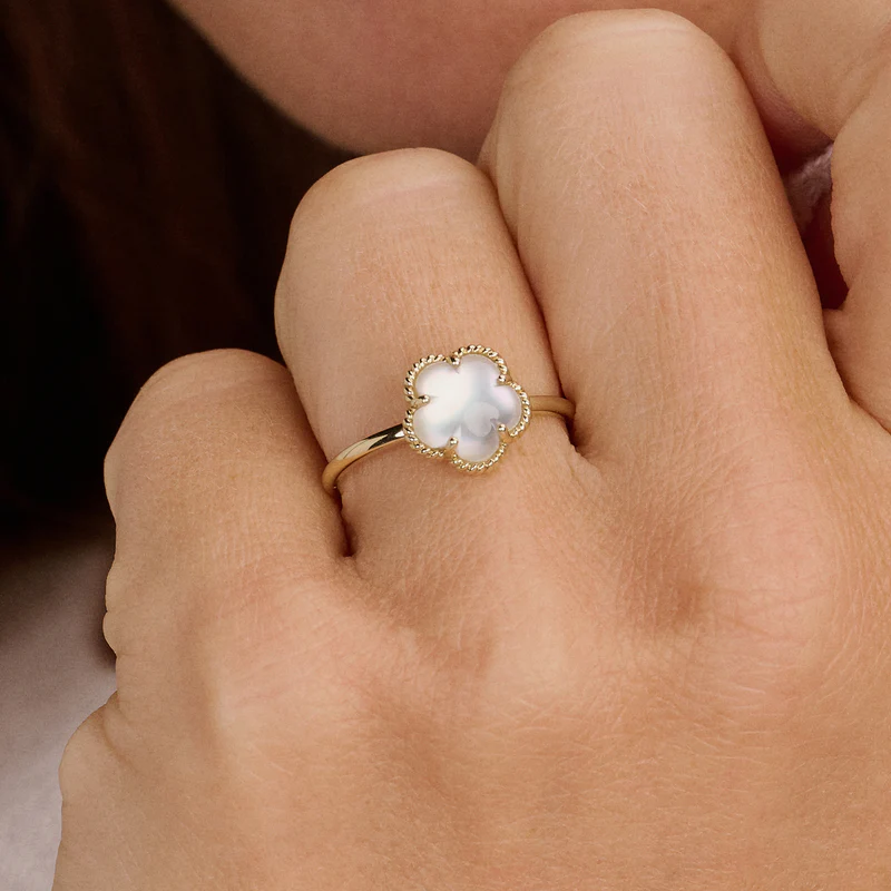 Ring bloem parelmoer
