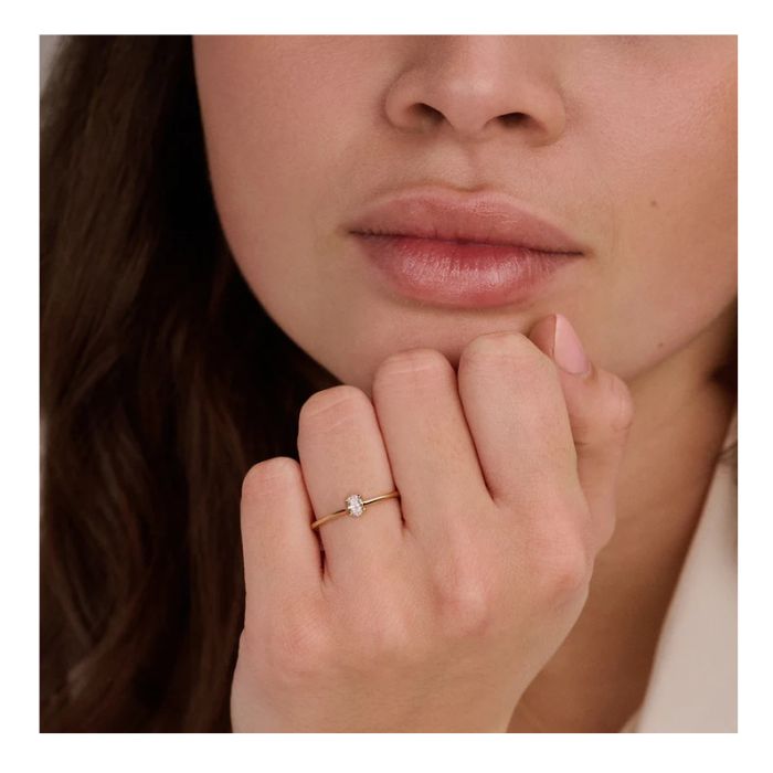 Ring met ovale lab grown diamant